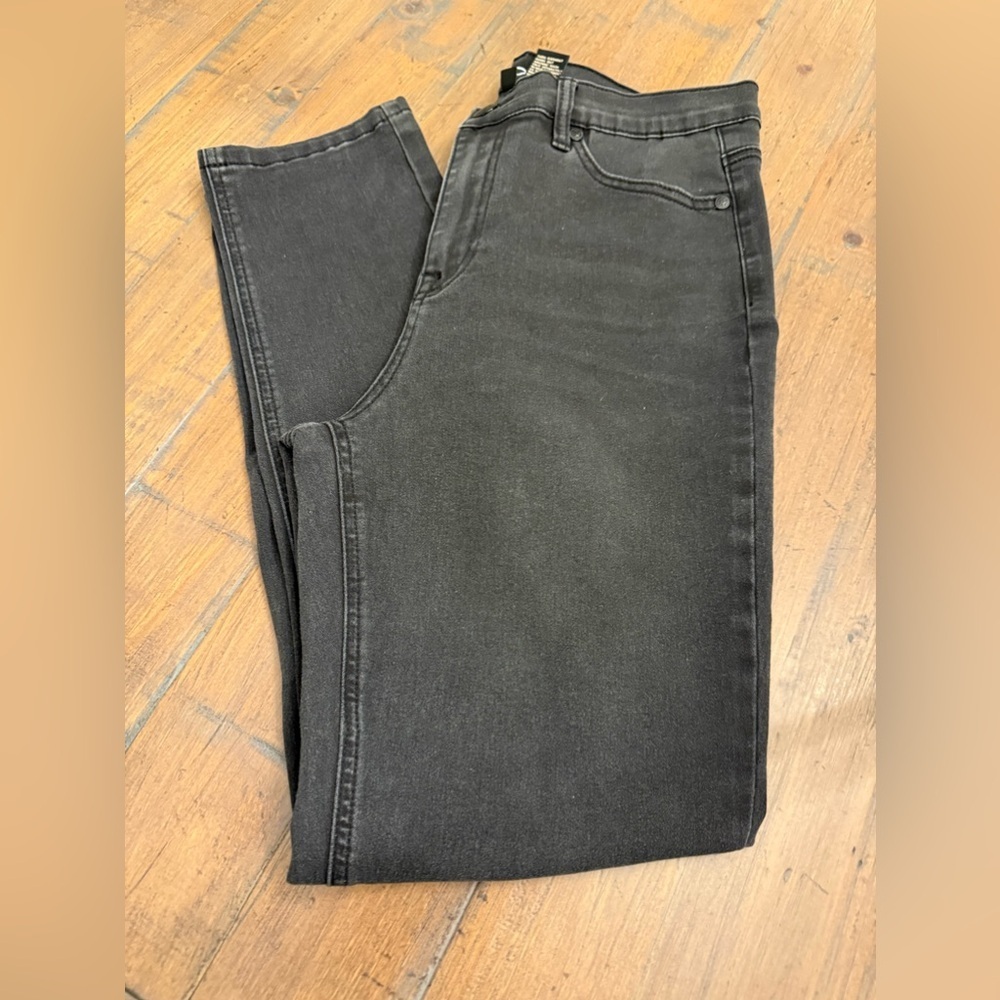 DG2 woman’s virtual stretch black straight leg jeans. Size 10.